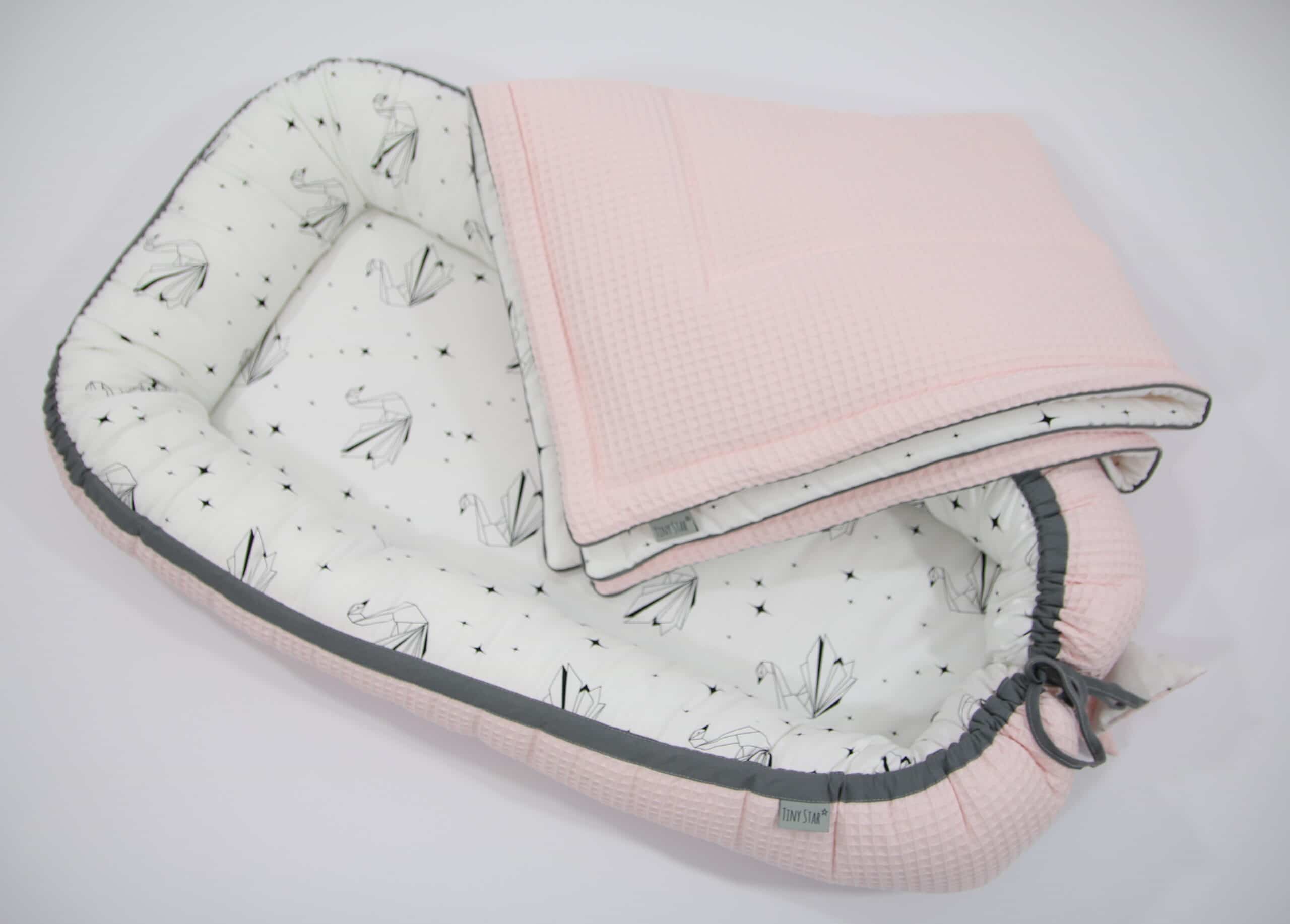 Baby's Paradijs | IMG 1818 1 scaled Wafelstof Origami Swan Roze - Afbeelding 2