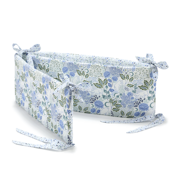 Bed bumper - It's white magic & White magic sky