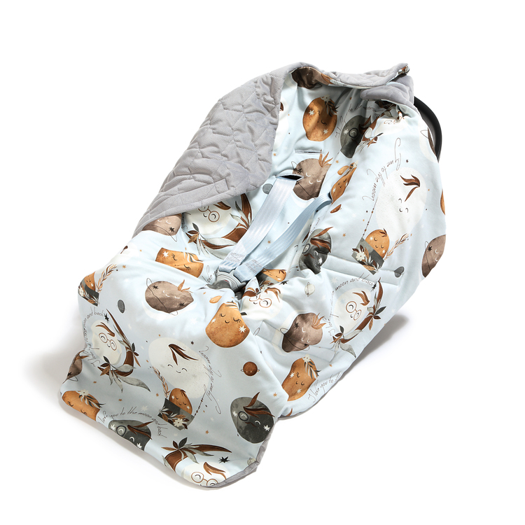 Baby's Paradijs | ORGANIC JERSEY COLLECTION KOCYK DO FOTELIKA SAMOCHODOWEGO BY WHATANNAWEARS – FLY ME TO THE MOON SKY VELVET DARK GREY 1 ORGANIC JERSEY COLLECTION - CAR SEAT BLANKET - BY WHATANNAWEARS – FLY ME TO THE MOON SKY - VELVET DARK GREY