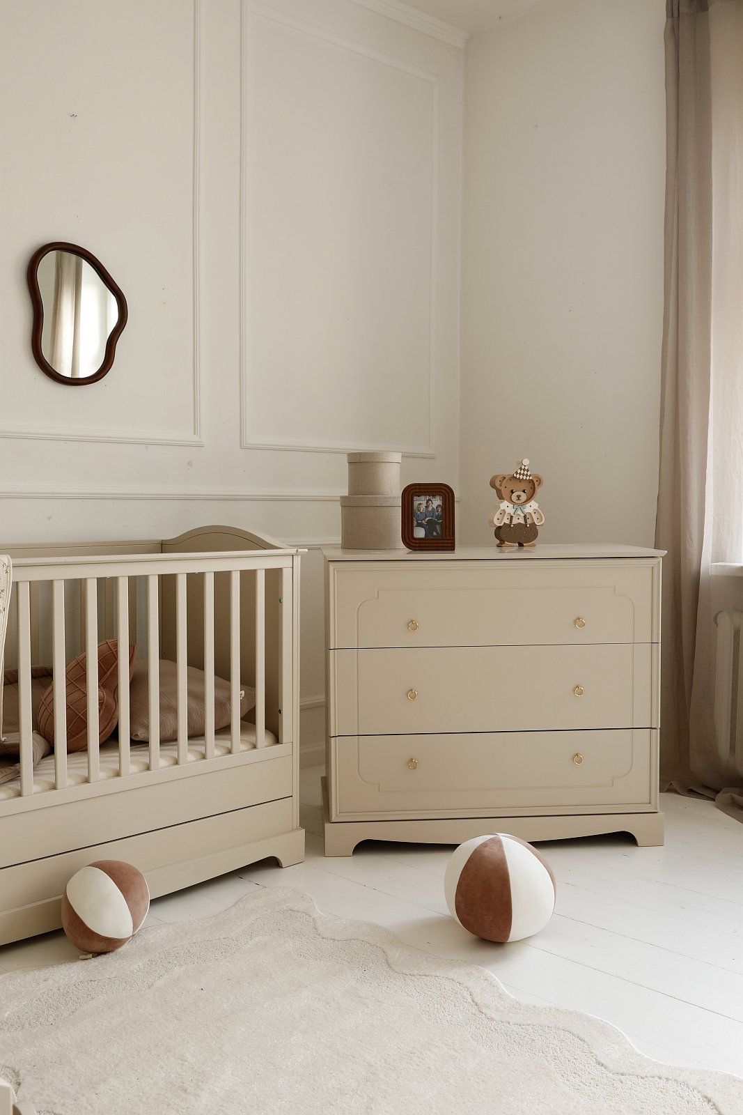 Baby's Paradijs | image00002 Babykamer Royal Latte Beige ( doorgroeibed 70x 140 cm+ commode+ kast) - Afbeelding 14