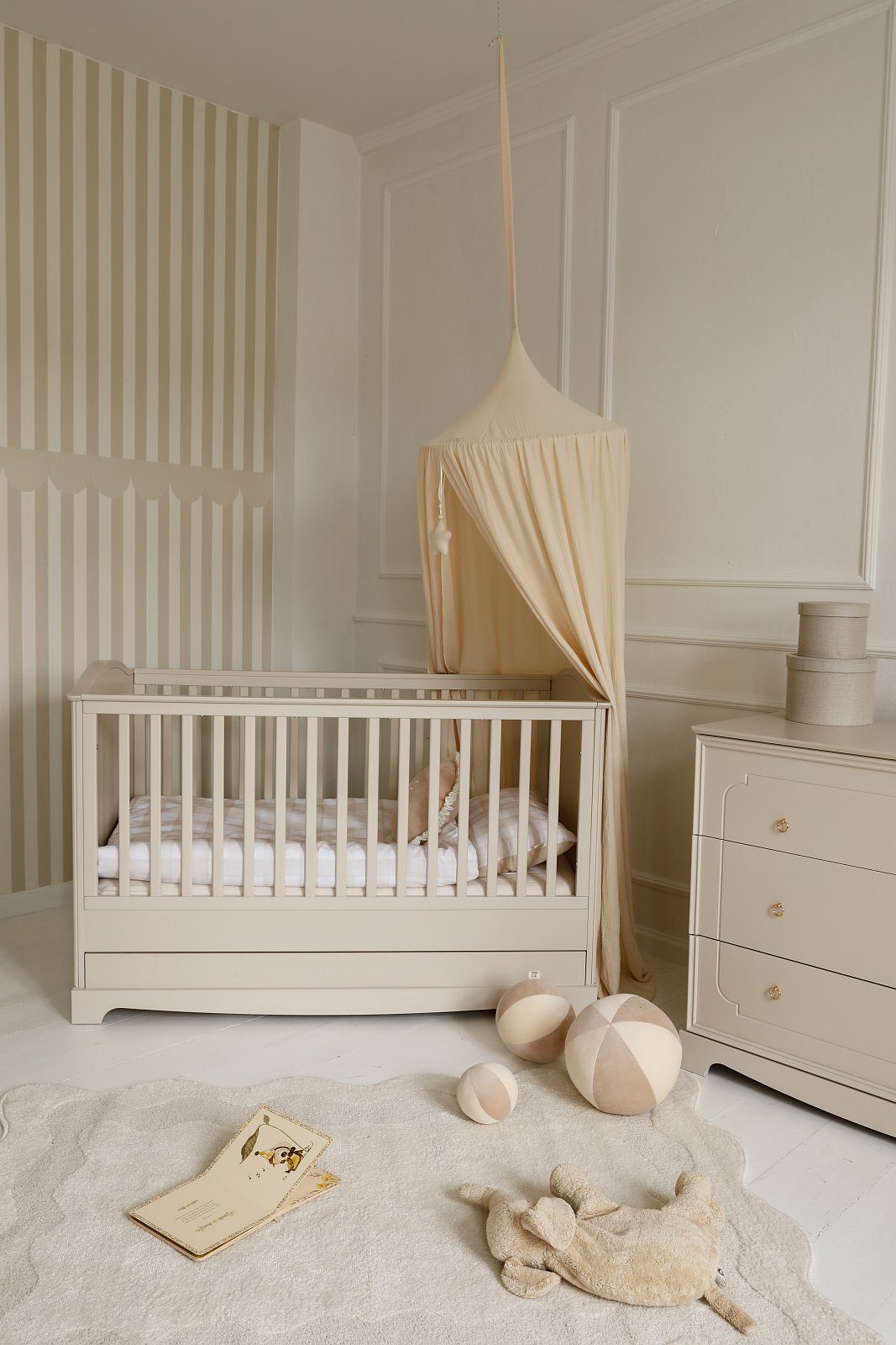 Baby's Paradijs | image00008 Babykamer Royal Latte Beige ( doorgroeibed 70x 140 cm+ commode+ kast) - Afbeelding 30