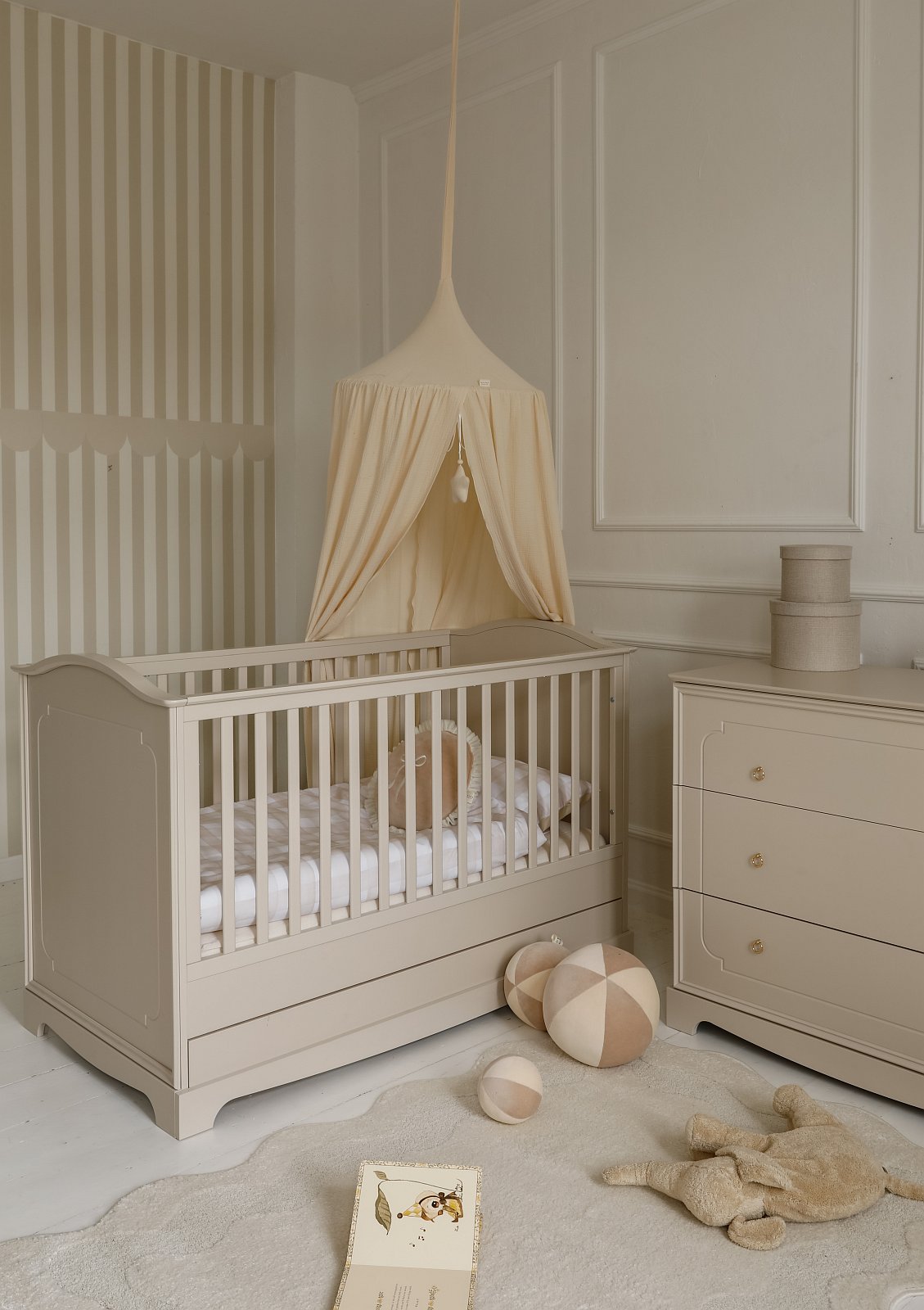 Baby's Paradijs | image00009 Babykamer Royal Latte Beige ( doorgroeibed 70x 140 cm+ commode+ kast) - Afbeelding 29